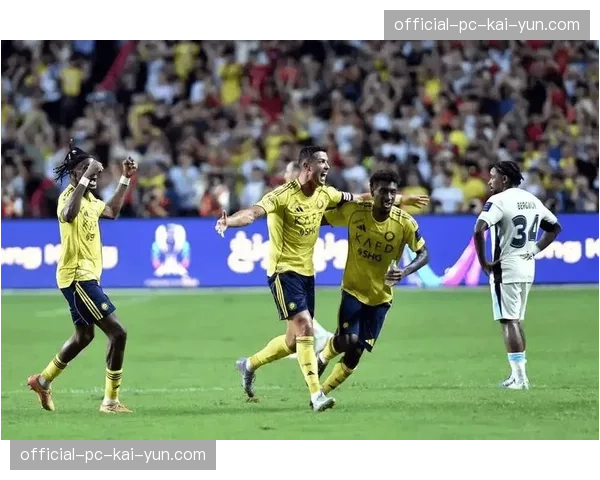 保级对手赛果牵动人心，各队训练基地均密切关注实时比分