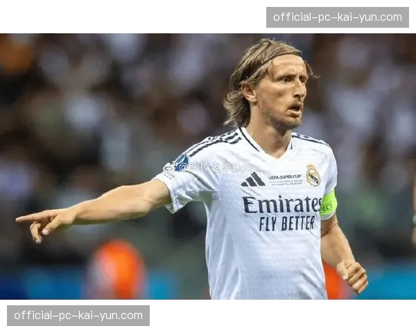 老将莫德里奇替补登场,用经验帮助皇马控制中场节奏